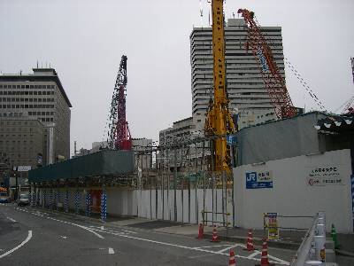 工事中の JR 大阪駅北口