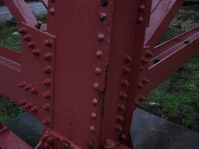 リベットも使用されている余部鉄橋の基部