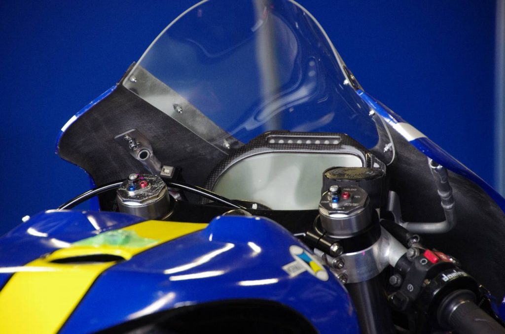 モリワキレーシング #1 高橋 裕紀選手のオートバイのメーターは完全デジタルっぽい