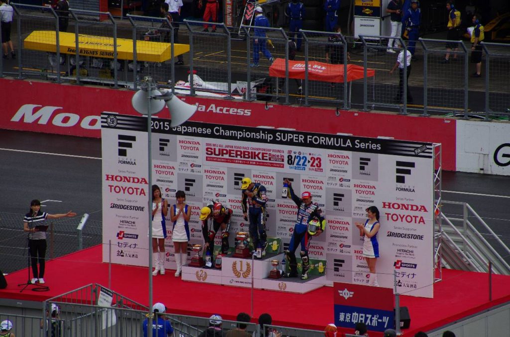 J-GP2 クラスの表彰台に立つ関口 太郎選手