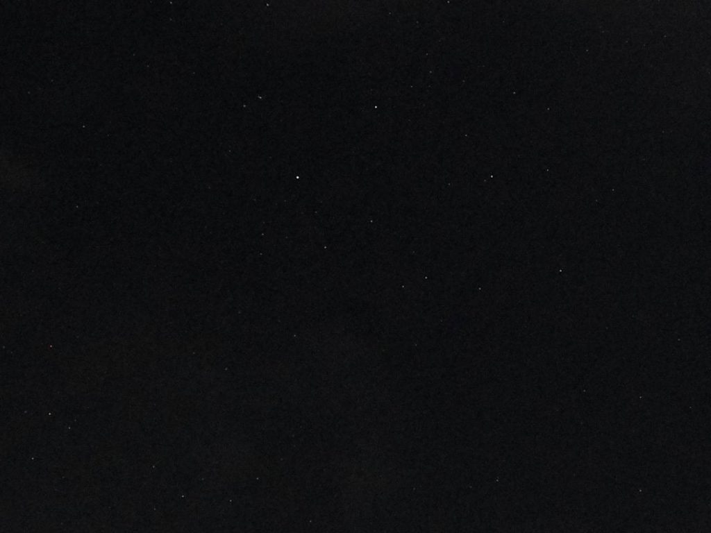 雲の切れ間に写った星々